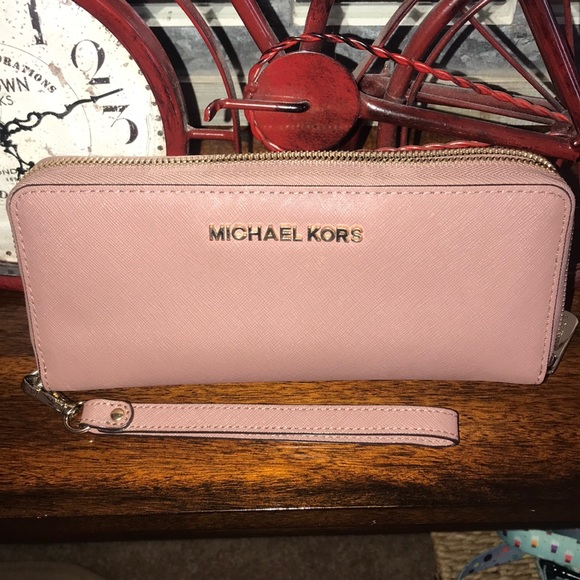Michael Kors Handbags - Micheal Kors wallet
